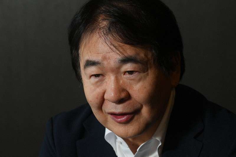 日本という国が少子化になってしまった原因は何だと思いますか？