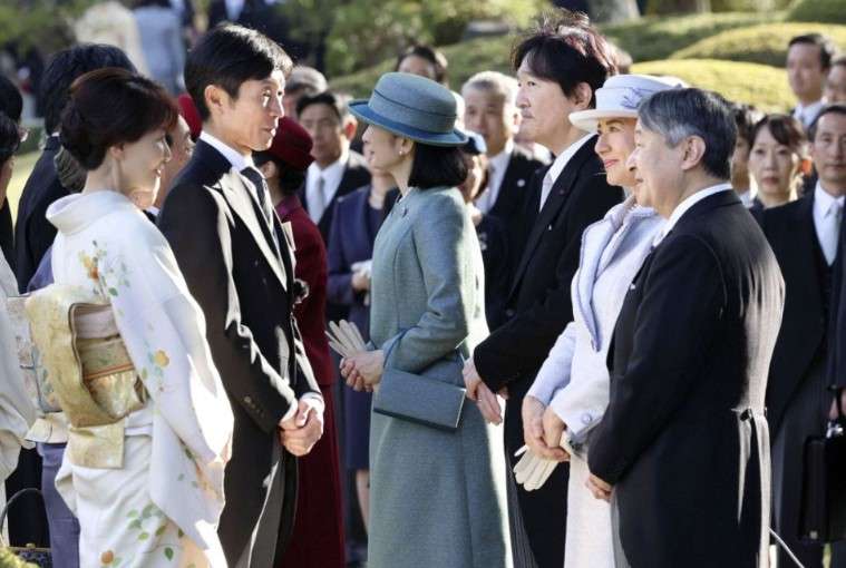 菊池桃子、園遊会参加でエリート夫が見せた“正装姿”に「お腹出てる」「なんとかならんのか」ツッコミ殺到