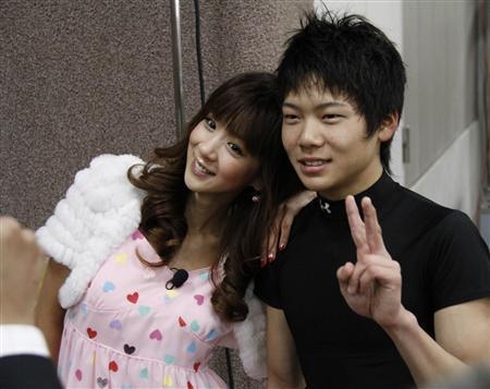 《グラドル妻・ほしのあきの献身》耐え続けた「若手有望騎手をたぶらかした」評　夫・三浦皇成「悲願のG1初制覇」の裏で…13歳年上妻の「ベッドで手を握り続けた」寄り添い愛