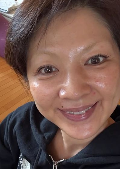 飯島直子、俳優仲間との“熟女会”で見せた自然体すぎる姿が話題「酔ってます？」「見てるこちらがハラハラ」