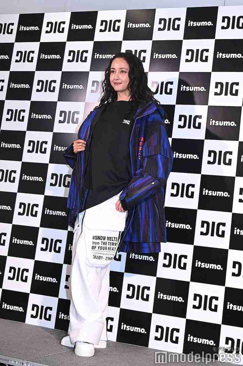 沢尻エリカ 1年8カ月ぶり公の場で魅了 約15年ぶり共演の窪塚洋介にメロメロ「相変わらずかっこいい」