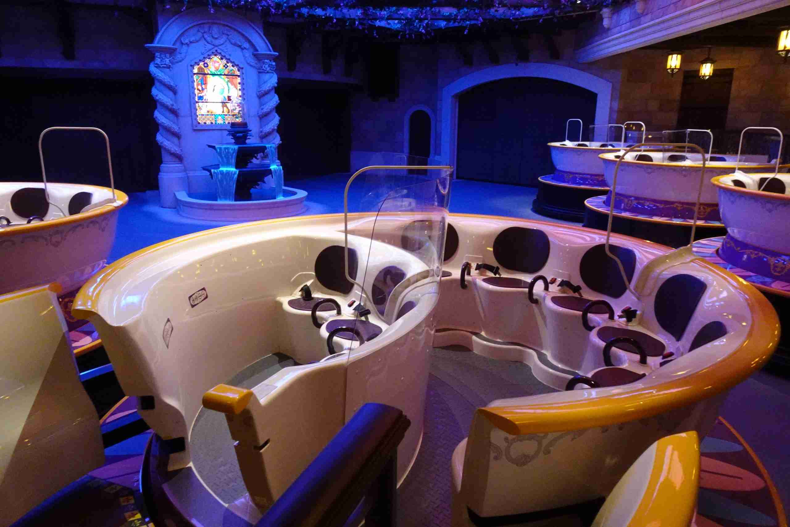 東京ディズニーランド「美女と野獣」で子どもが救急搬送 「安全ベルトが首にかかり苦しんでいる」と通報