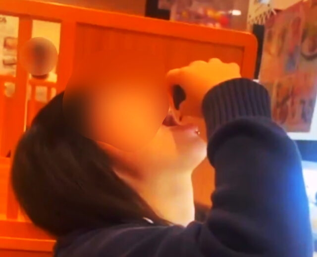 くら寿司で「レーンのすしを素手で」「しょうゆ差しから直飲み」動画拡散…店舗と実行者は特定