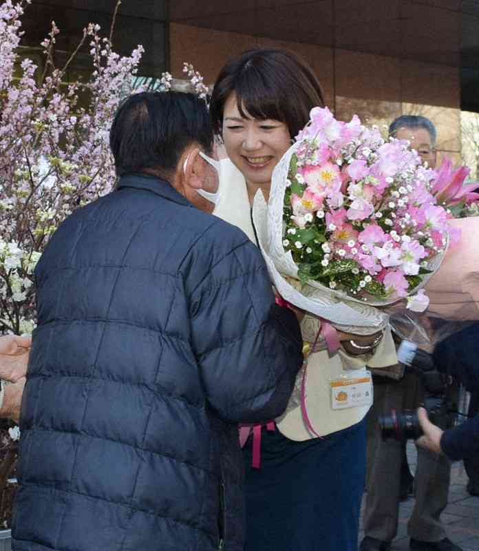〈ラブホ密会〉小川晶・前橋市長(42)“巻頭グラビア”付き活動報告に公金800万円以上が使われていた