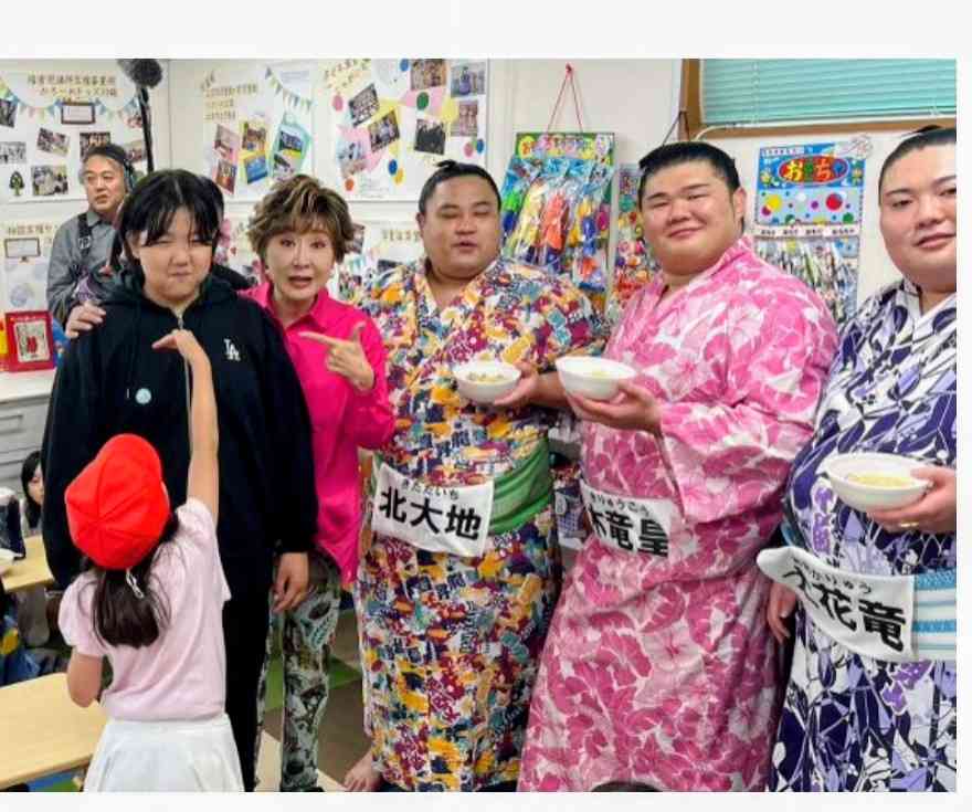 小林幸子、新米30キロで作ったおにぎりを持って子ども食堂に登場…母親たち歓喜も子どもたちはポカン顔