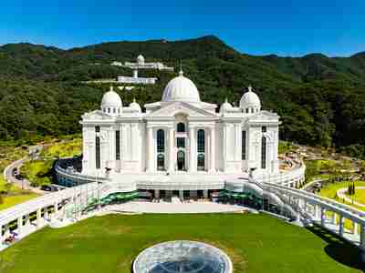 小学生ギャル(10歳)、100坪・8SSLDKの自宅豪邸を公開「高級車が10台買えるくらいの値段」50畳以上のリビング&キッチンに驚きの声「やばい」「何だよこれ!」