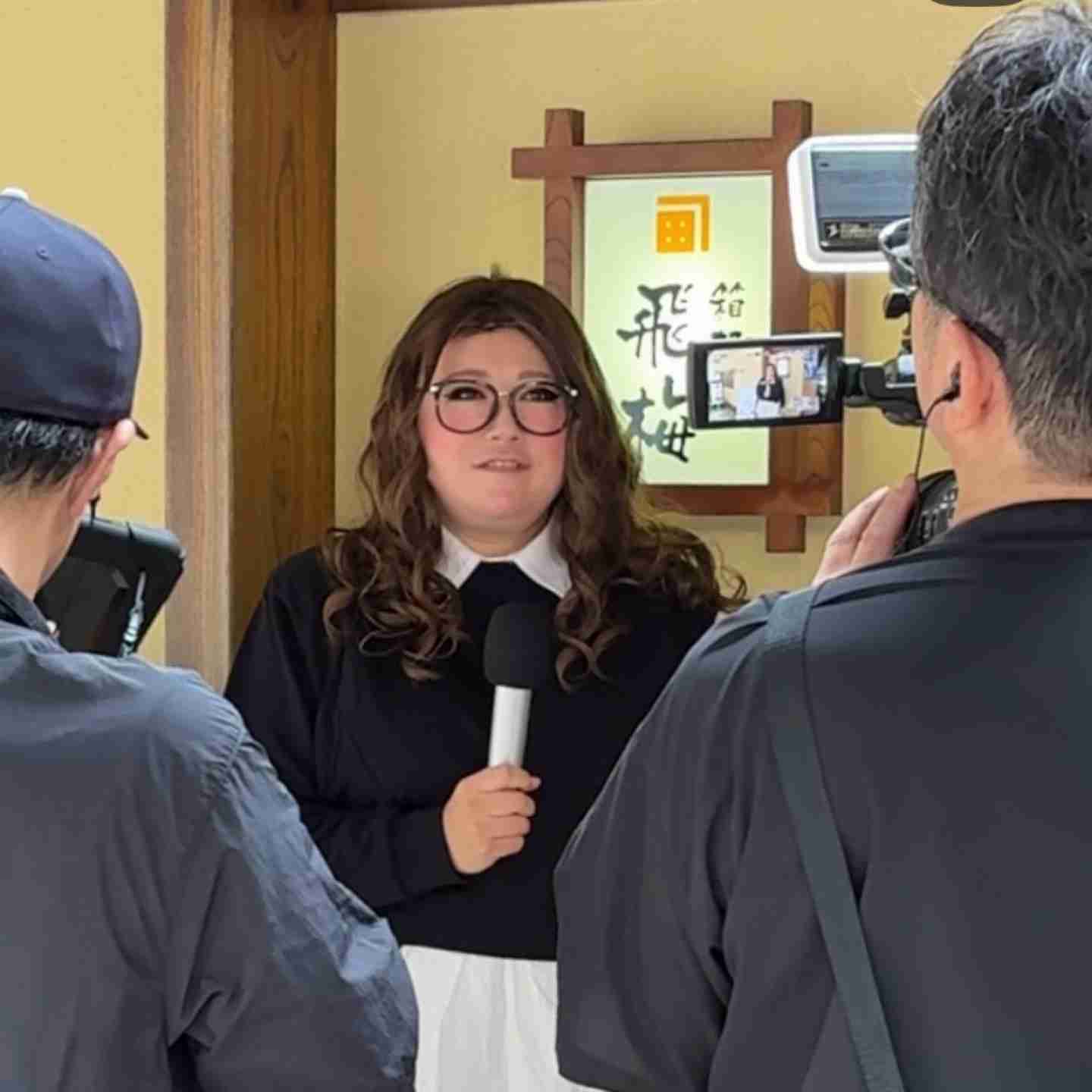 小学生ギャル(10歳)、100坪・8SSLDKの自宅豪邸を公開「高級車が10台買えるくらいの値段」50畳以上のリビング&キッチンに驚きの声「やばい」「何だよこれ!」