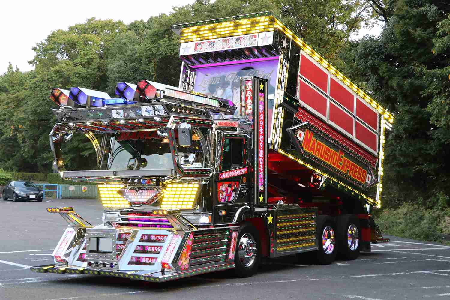 派手な車に乗ってる人