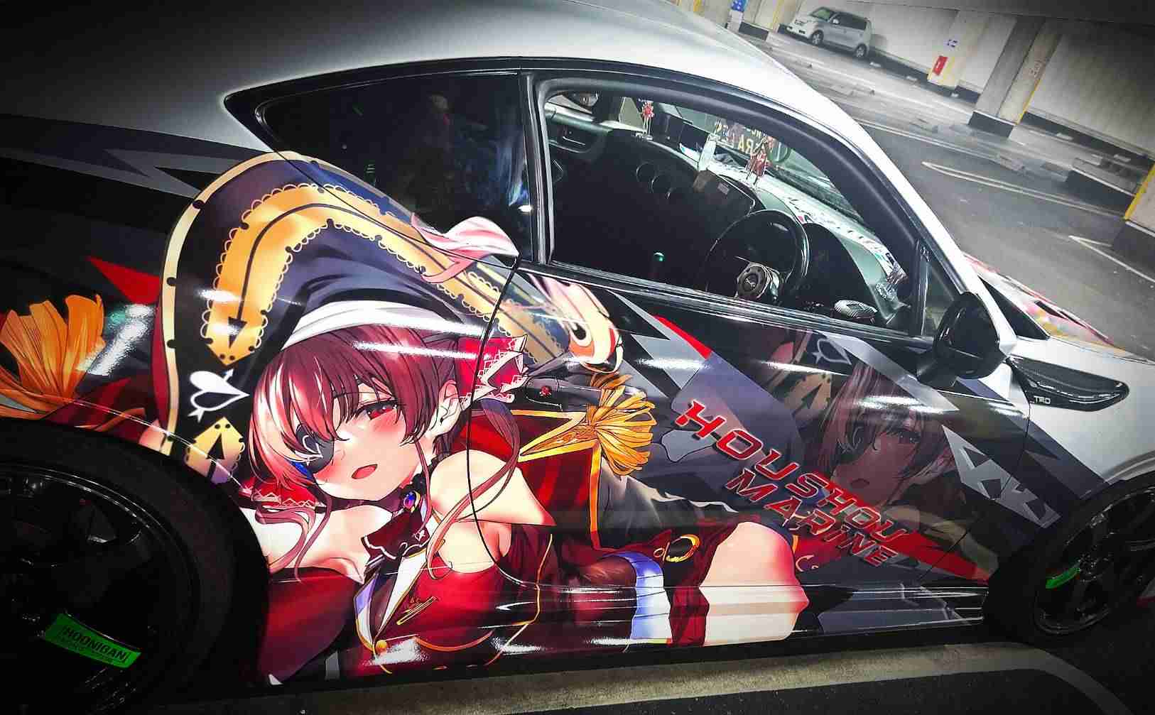 派手な車に乗ってる人