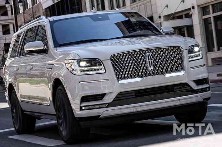 派手な車に乗ってる人