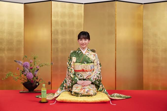 「こんな格好で…」MEGUMI、着物からカジュアルまで多種多様なファッション披露!「和装美人」「スタイルも抜群」