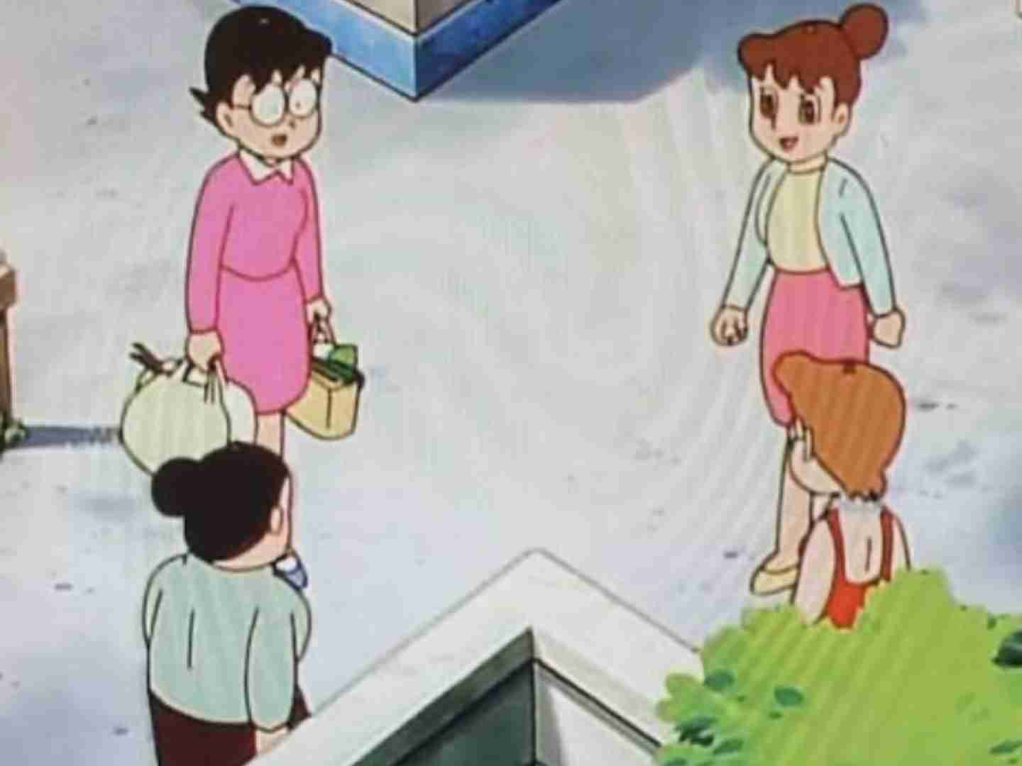 家の真向かいでの井戸端会議をやめてもらいたい