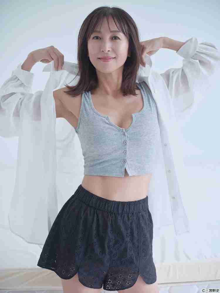 かとうれいこ“ガチ水着”姿で有名週刊誌の「表紙年齢、記録更新」を報告「何も言わず…」