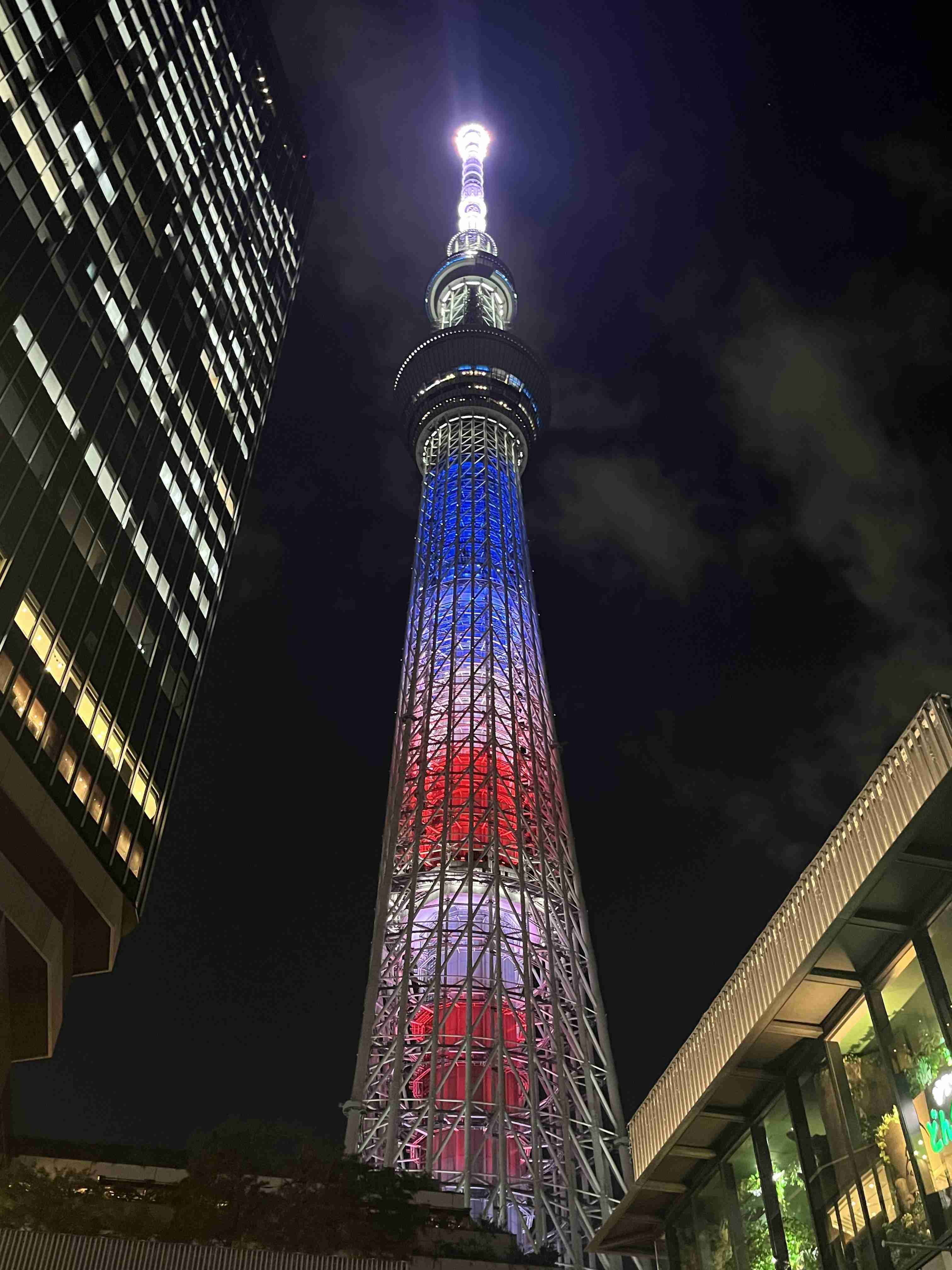 東京タワー、都庁、スカイツリーが星条旗色に　27～28日、トランプ米大統領来日を歓迎