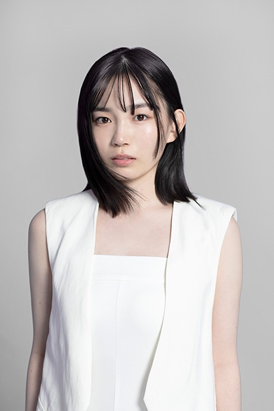 「イケメンすぎる」アナウンサーが見つかり騒然「顔…」「アイドル」超有名大卒→入社の秦令欧奈アナ