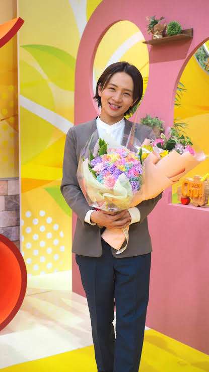 「イケメンすぎる」アナウンサーが見つかり騒然「顔…」「アイドル」超有名大卒→入社の秦令欧奈アナ