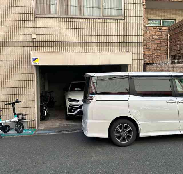 家の前に路駐されてる