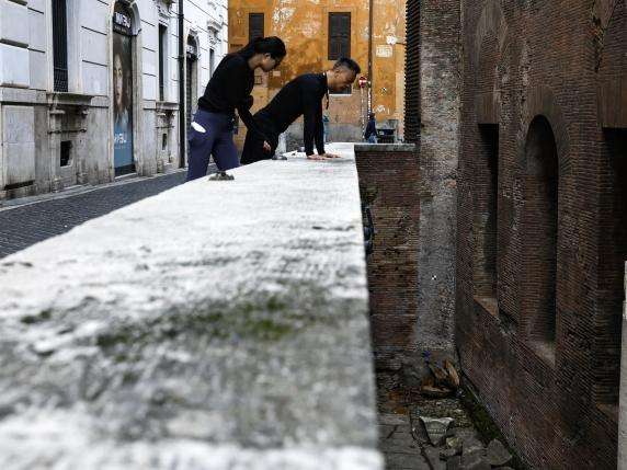 ローマ遺跡で転落、邦人死亡 観光客男性、7メートル下と報道