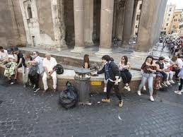 ローマ遺跡で転落、邦人死亡 観光客男性、7メートル下と報道