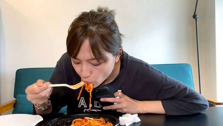 川口春奈 「家庭の味」の思い出がないワケ 「母が本当に料理できない人」で…いつも置いてあったのは?