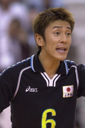 激変の沢尻エリカ　人気俳優に密着バックハグ「えー！！！」「お似合いに嫉妬」「ヤバい」