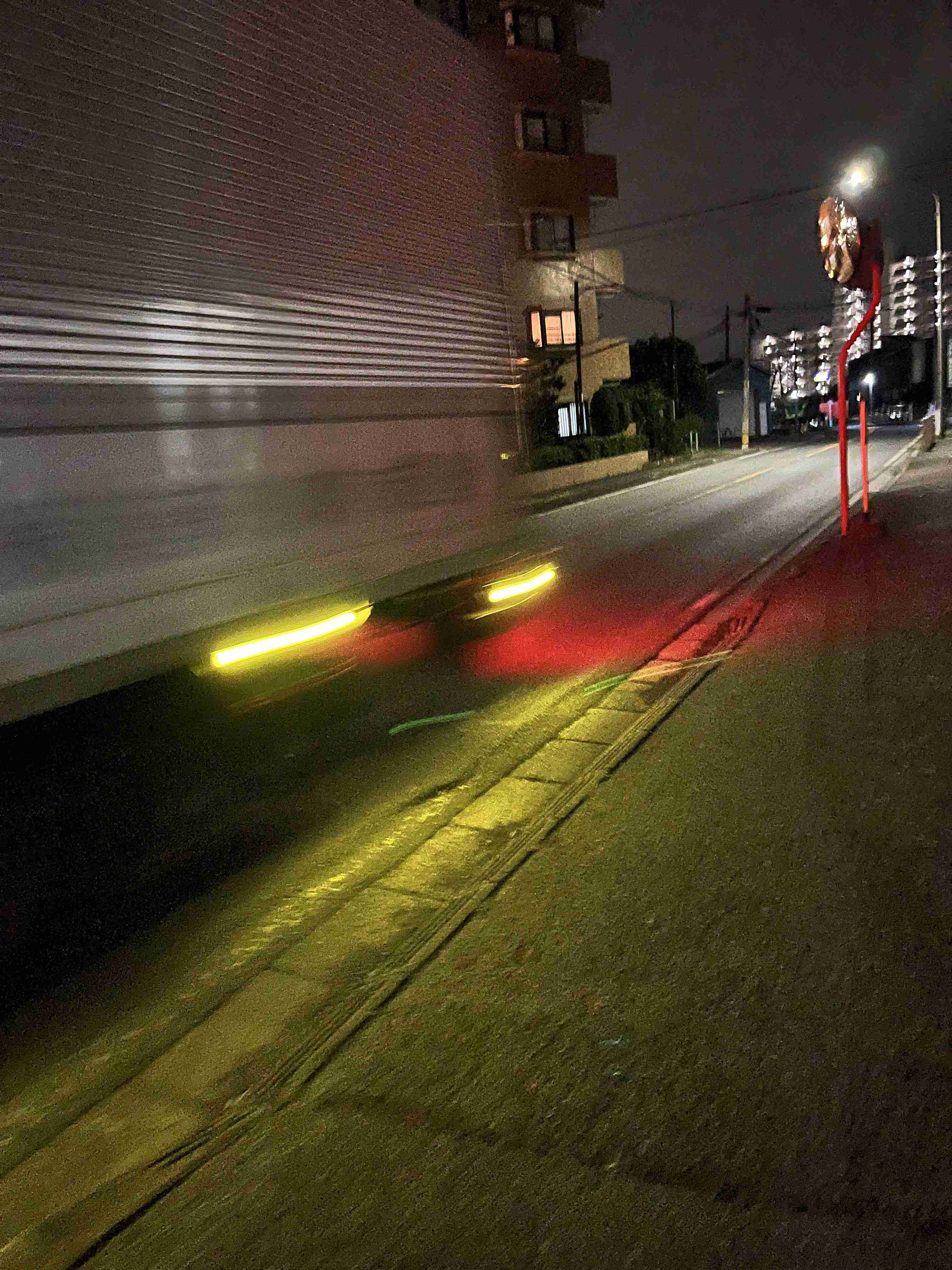 小学生男児がトラックにひかれ死亡　別の自転車とぶつかったはずみで車道に倒れ込みひかれたか　千葉・八千代市
