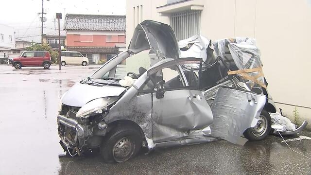 乗用車が電柱に正面衝突 乗車していた子どもが意識不明の重体で病院搬送 東京・青梅市