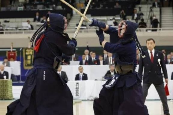 竹刀で突き飛ばし「立てよ」 背中をたたき喉元つつく行為も　剣道部“指導”で突き飛ばし生徒重傷　傷害の疑いで顧問教員（37）逮捕　茨城・桜川市