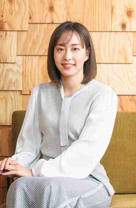 職場に美人がいる人〜！！