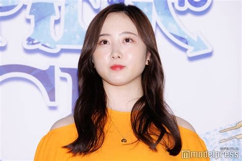 「ここまで細くしないとモデルってダメなの？」本田紗来〝カレンダーショット〟が話題「どんどん細くなって少し心配…」の声も