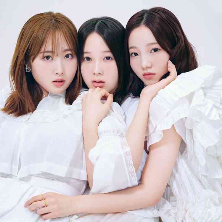 「ここまで細くしないとモデルってダメなの？」本田紗来〝カレンダーショット〟が話題「どんどん細くなって少し心配…」の声も