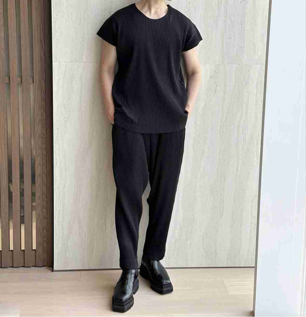 スクラブ着て働いてる人!