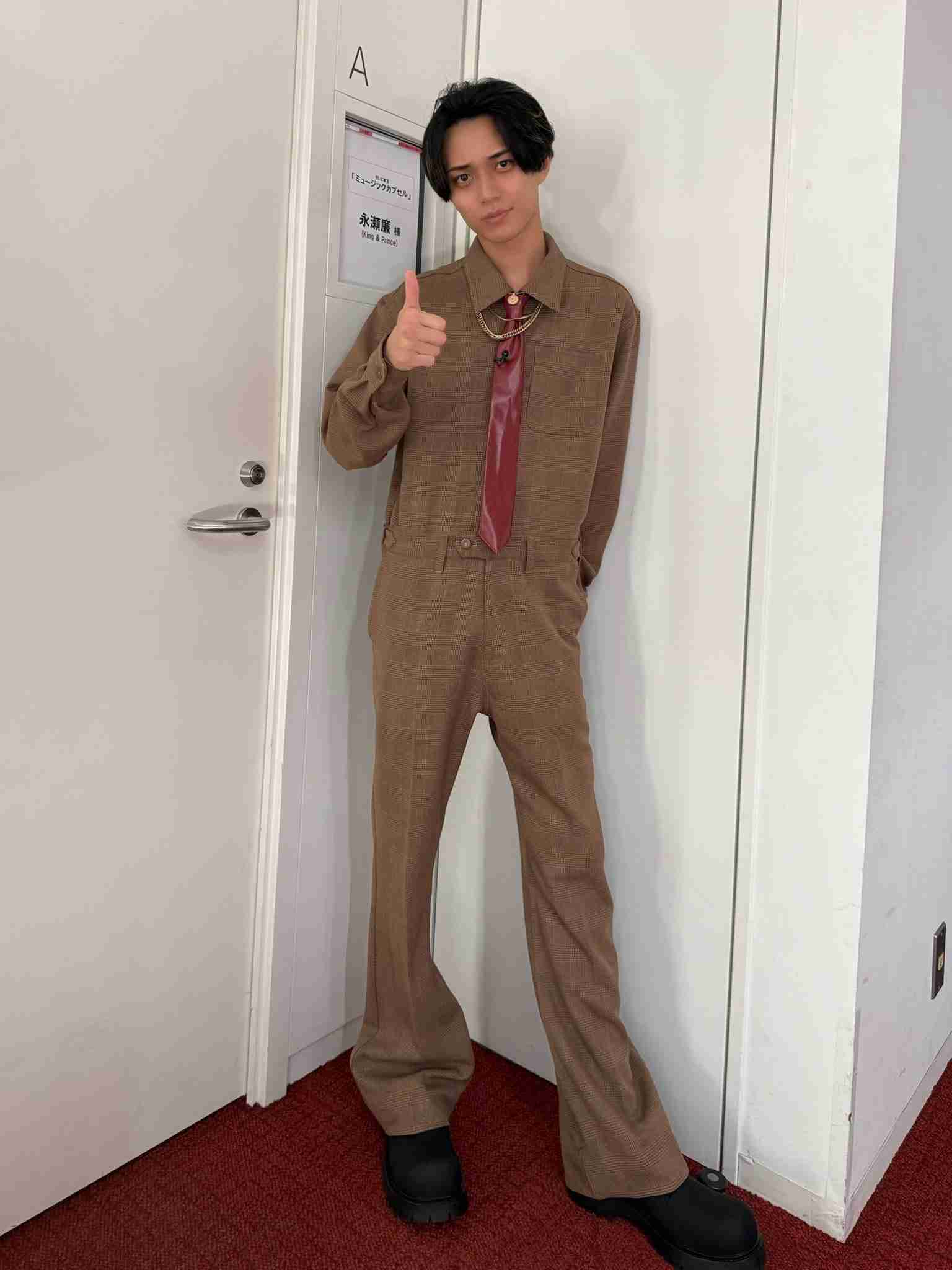 《寒いのに素足にサンダルで…》キンプリ・永瀬廉、“全身ブラック”姿で羽田空港に降り立ち周囲騒然【紅白出場へ】