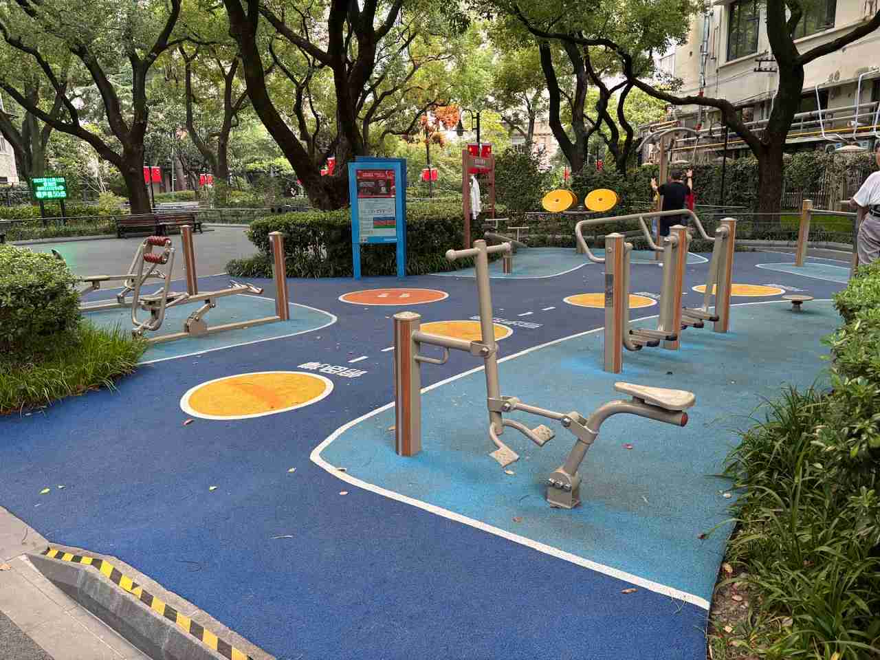 「タコ山」「箱型ブランコ」の次はジャングルジム？　姿消す公園遊具