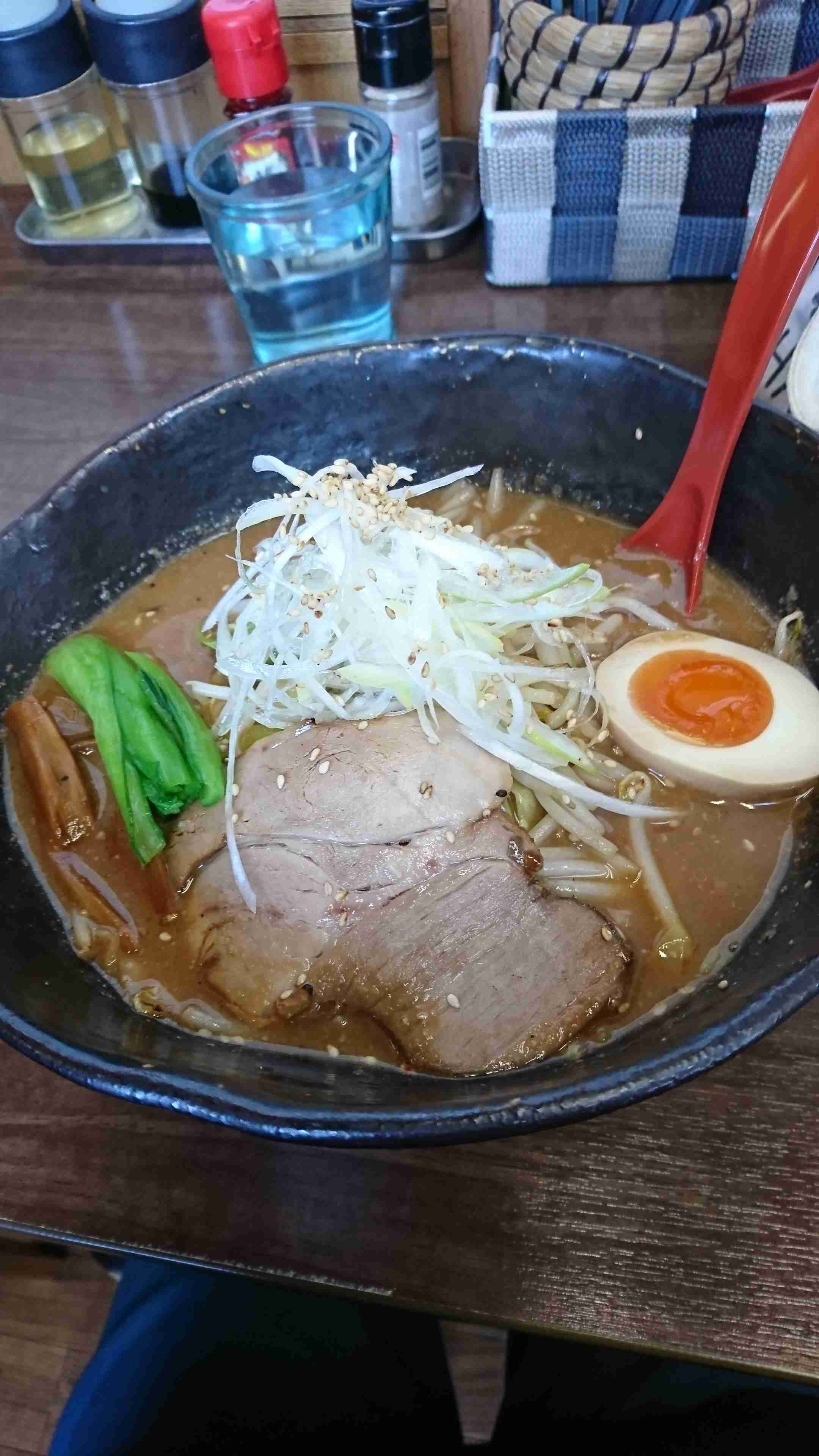 ラーメンの仕込み中にクマに襲われ男性けが 「やられて、投げ返した」 男性は反撃しクマ逃げる 国道沿いの店舗敷地内に出没 青森県三戸町