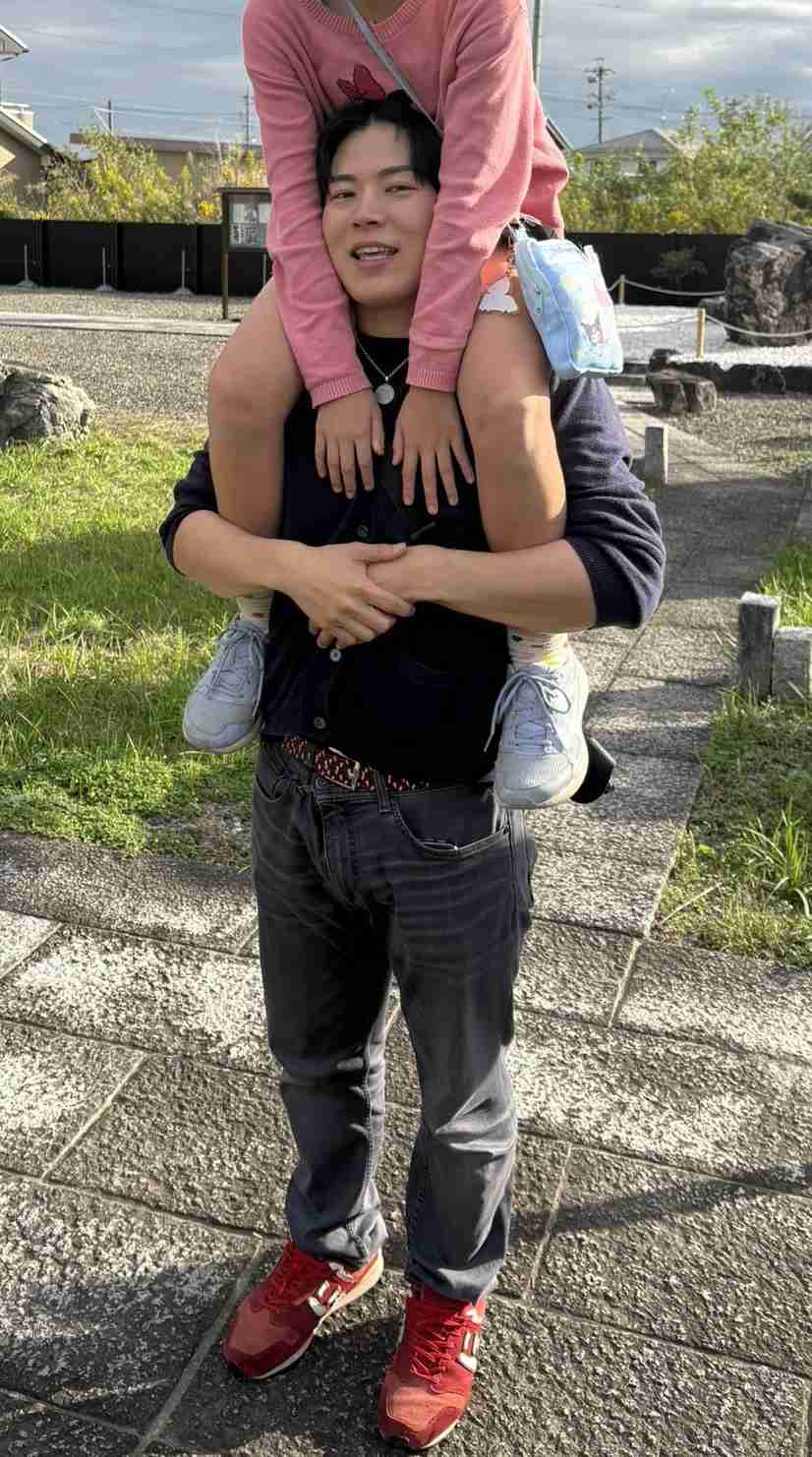 13歳年の差夫婦YouTuberが児童虐待との指摘で炎上　年下夫が妻の10歳連れ子を“妻”扱いし、卑猥トーク