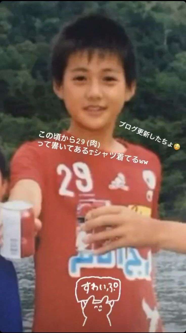 八木勇征、“鼻にマヨネーズ”で真顔見せるおちゃめショット「この表情なに」「可愛いすぎる」「鼻にマヨついててもイケメン」 ドラマ『推しが上司になりまして』オフショット