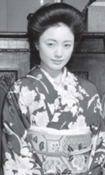 「#金持ち界隈」に憧れるZ世代女子≪財閥令嬢風コーデ、IQ高見えメイク…≫センスと演出で身にまとうコスパ最強の最新スタイルとは?