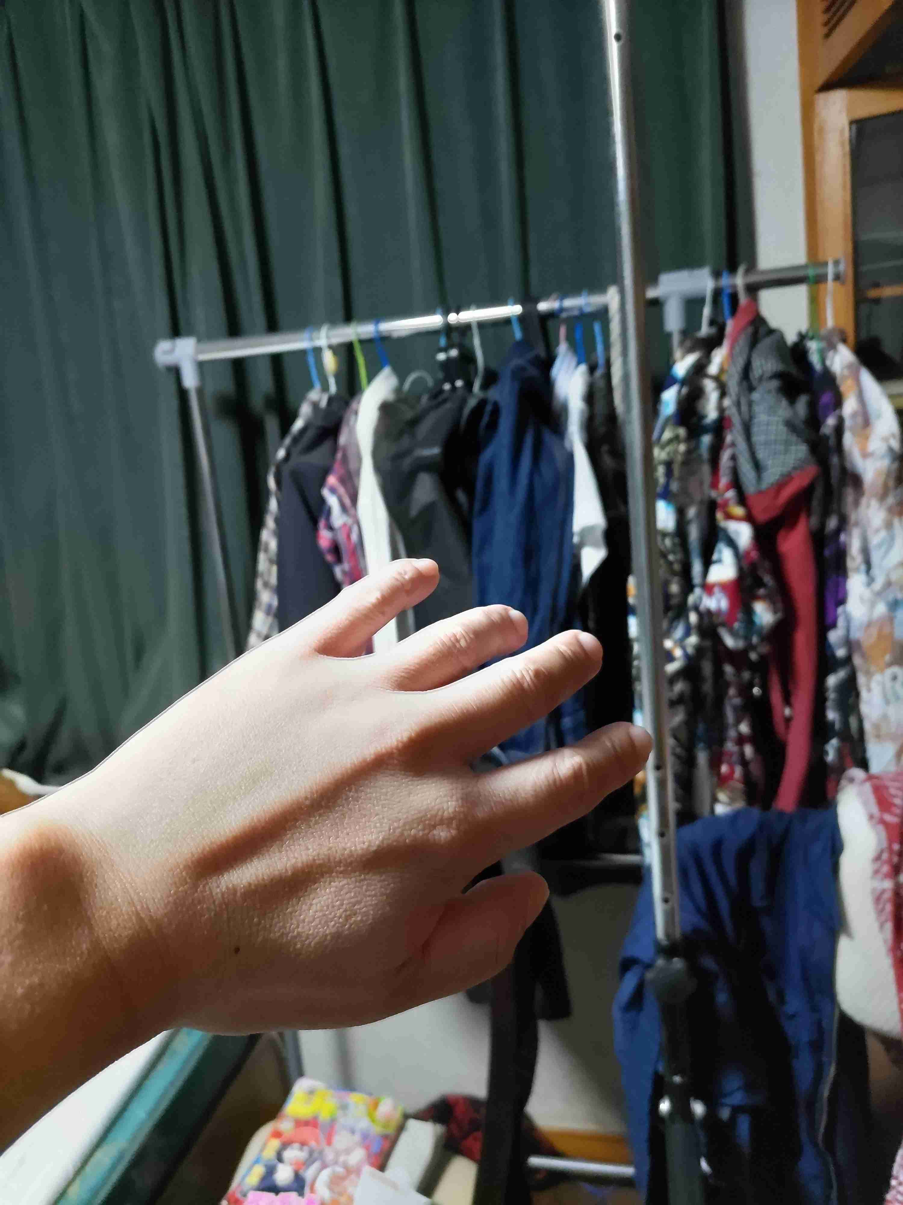 勝負服で来てください→肌着で登場　実家住み38歳が弁明「母親がサンキとかで買って来た服を着ている毎日」「オシャレは苦痛でしんどい」「当日は意気揚々」