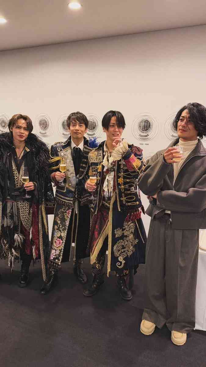 KAT-TUN異例の解散後ライブ、デビュー曲で元メンバーが音声“出演”　「青春だった」涙のあいさつでファンに感謝
