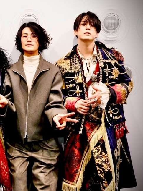 KAT-TUN異例の解散後ライブ、デビュー曲で元メンバーが音声“出演”　「青春だった」涙のあいさつでファンに感謝