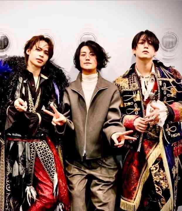 KAT-TUN異例の解散後ライブ、デビュー曲で元メンバーが音声“出演”　「青春だった」涙のあいさつでファンに感謝