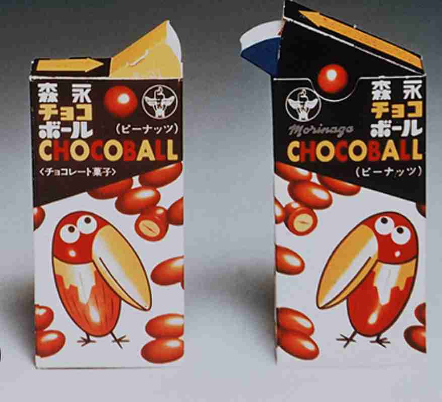 懐かしいパッケージを貼るトピ