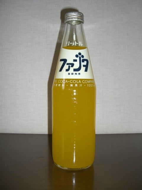 懐かしいパッケージを貼るトピ