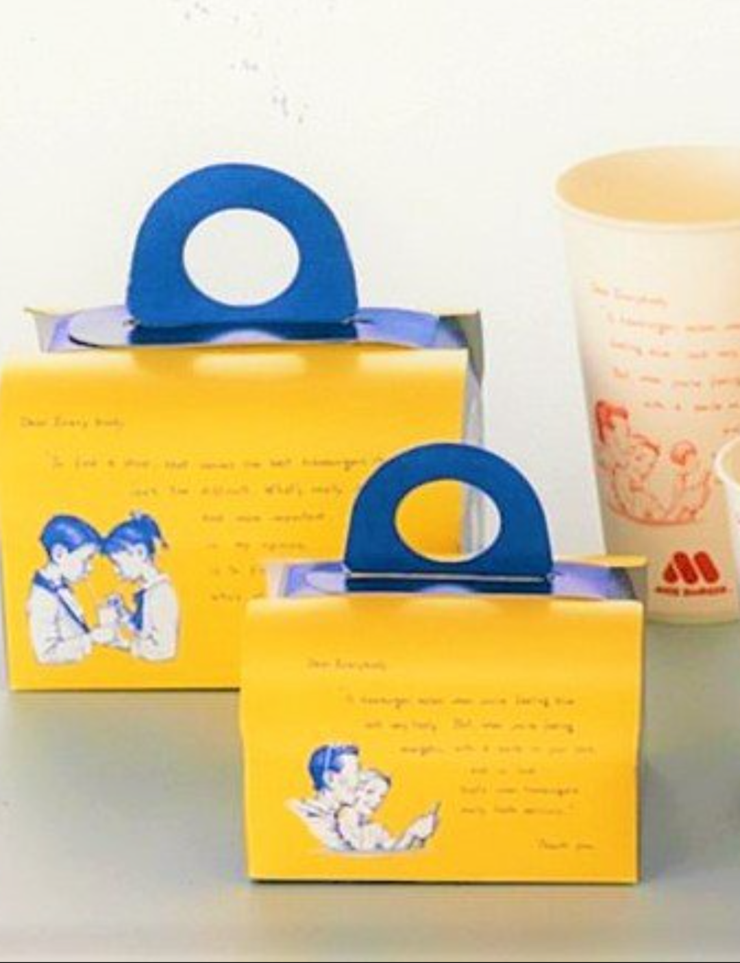 懐かしいパッケージを貼るトピ