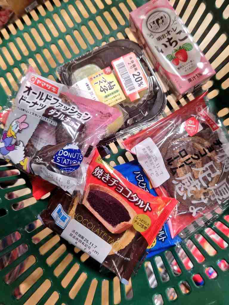 【これが疲れた女の買い物】スーパーの買い物カゴの中身に共感の声 「すごい分かる」「最高ですね」