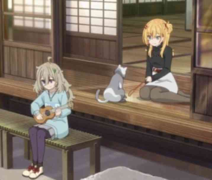 ウクレレ弾いてる人！