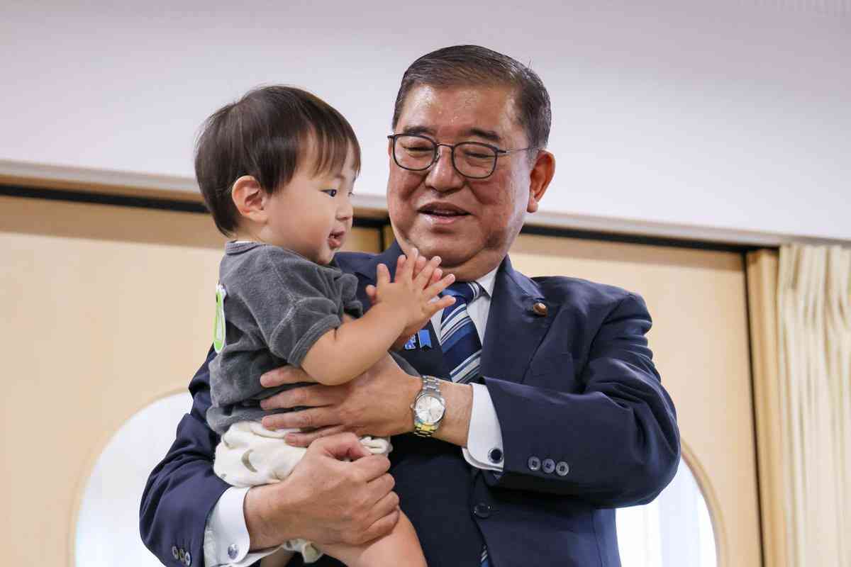 高市首相に韓国コスメとのり　李大統領がプレゼント