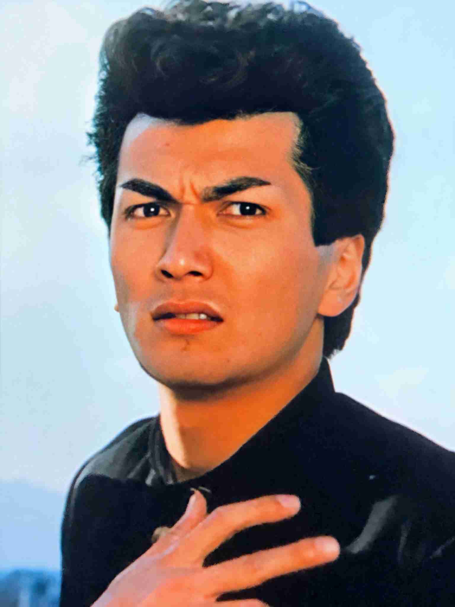 鋭い目の男性が好きな人