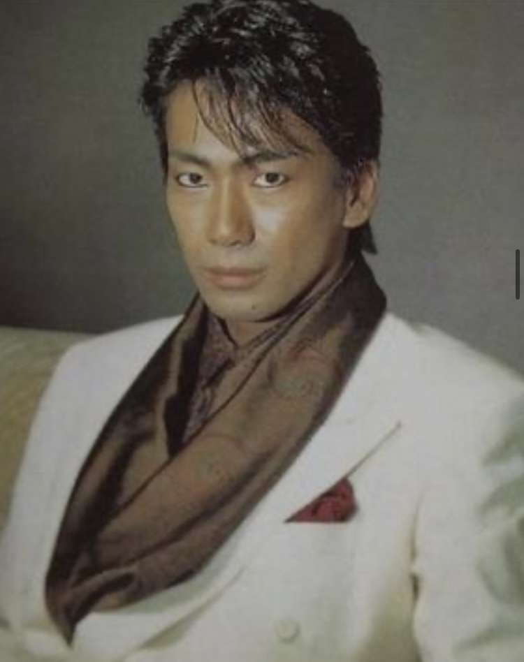 鋭い目の男性が好きな人